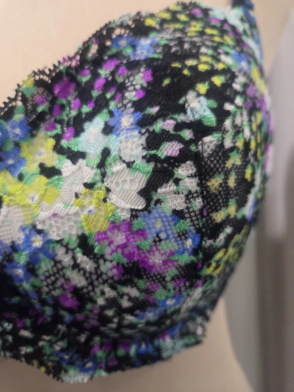 Victoria's Secret Black Floral Lace Underwire Bra with Multicolor Accents